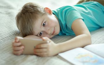 Чем могут быть опасны игры в телефоне от скуки?