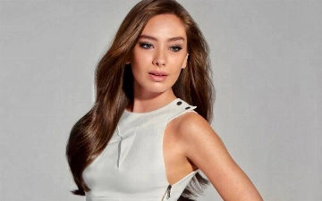 Неслихан Атагюль вернулась на экраны после болезни – видео