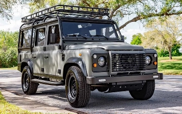 В сети показали Land Rover Defender с мотором от Tesla