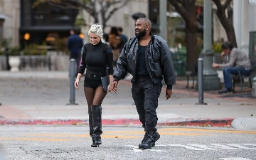 «Становится только хуже»: родители жены Канье Уэста обеспокоены ее поведением