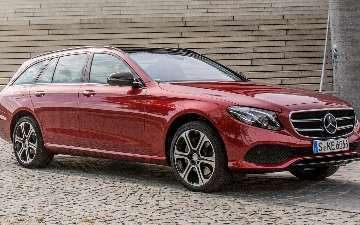 В сети появились первые фото обновленного универсала Mercedes-Benz E-Class