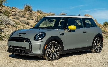 Фотошпионы заметили MINI Cooper EV со спортивными обновлениями