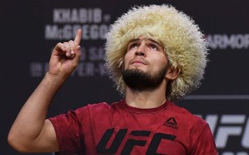 Хабиб Нурмагомедов прилетел в Ташкент