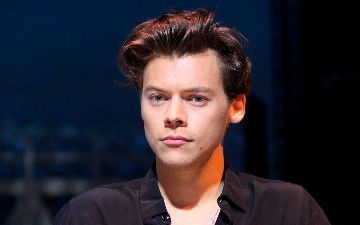 На концерте Гарри Стайлза зритель упал вниз с балкона – видео