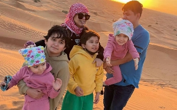 Сыновья Нилюфар Усмановой сами ремонтируют собственный двор 