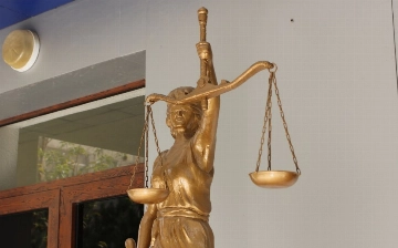 В Андижане мужчина похитил двух девочек и украл у них серьги