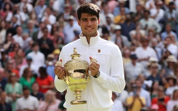Карлос Алькарас второй раз подряд выиграл «Уимблдон»
