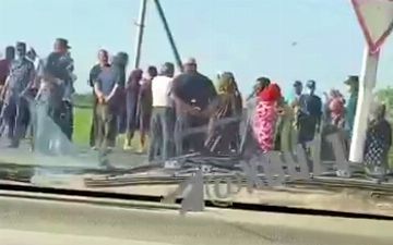 Хорезмийцы перекрыли дорогу из-за отсутствия газа и проточной воды