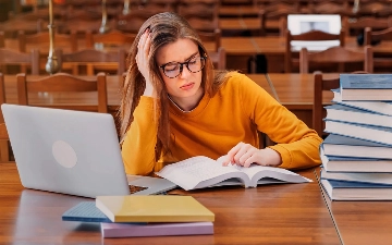 Выяснилось, какие 5 любимых книг миллениалов не понимают зумеры