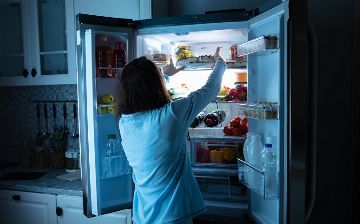 Четыре причины повышенного аппетита в вечернее время и как их перебороть