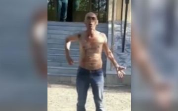 В Сурхандарьинской области неоднократно судимый мужчина изрезал себя лезвием возле здания ОВД 