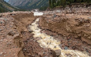 В Сурхандарье селевой поток унес двух человек