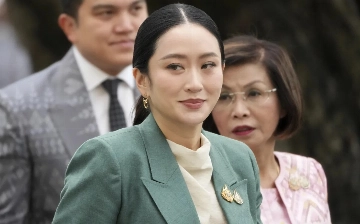 Премьера Таиланда временно отстранили от должности