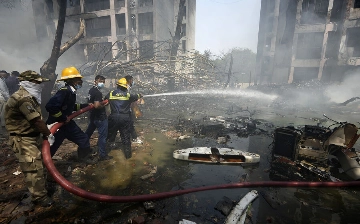 Полиция заявила о гибели всех пассажиров разбившегося самолета Air India