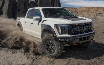 Ford F-150 Raptor стал самым мощным бензиновым пикапом в мире