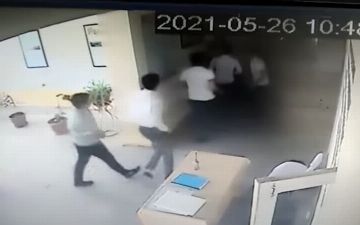 В Самаркандской области по факту избиения замдиректора родственниками ученика возбуждено уголовное дело