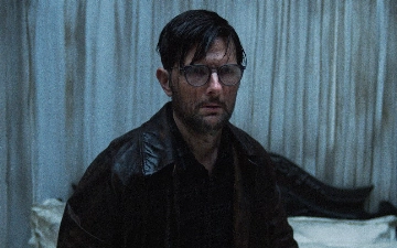 Адам Скотт сыграет в новом хорроре Hokum от создателей «Медиума»