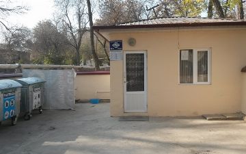 Женщина в Бухаре родила ребенка в ванной, задушила его и выбросила на мусорку