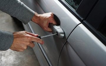 Угнал машину, чтобы приехать к любимой в другой город