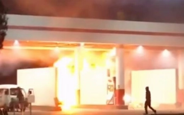 В Янгиюле загорелся грузовик: огонь перекинулся на газовую заправку