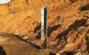 Четвертый монолит объявился на острове в Великобритании 