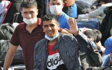 Предприятие в России расторгло трудовой договор с 47 мигрантами из Узбекистана и вернуло их на родину