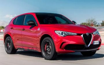 Alfa Romeo обновит кроссовер Stelvio: есть первые изображения