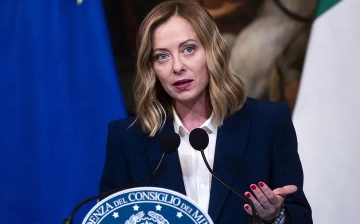 ANSA: Премьер Италии перенесла визит в Узбекистан из-за смерти Папы римского