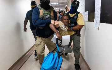 Трамп признал, что США следует пересмотреть подход к депортации мигрантов