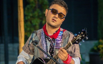 «Мини-фильм и трек, посвященный Асаль Шодиевой»: как прошел концерт Шохруххона, приуроченный ко Дню всех влюбленных