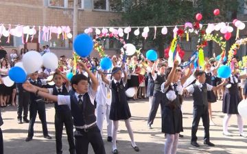 «В приподнятом настроении и без лишних затрат» - МНО дало рекомендации по проведению «последнего звонка»