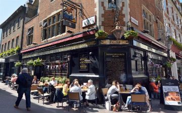 Британцы получат 50% скидку во всех ресторанах от правительства