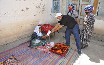В Каракульском районе включенным в «Железную тетрадь» семьям раздали около 2 миллиардов сумов