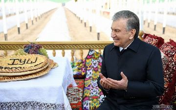 Президент посоветовал ферганской молодежи больше учиться и совершенствовать свою деятельность