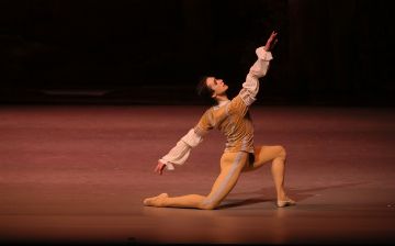 Солист Мариинского театра Давид Залеев разбился на электросамокате - видео