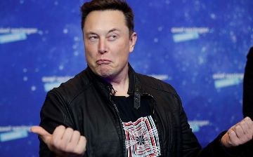 Бойцу UFC вручили бесплатную Tesla после брошенного Илону Маску вызова