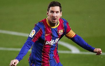 Месси прибыл на Ибицу. Там Неймар подписал контракт с «ПСЖ» 