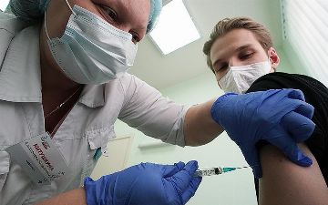 Врач рассказала, в каких случаях стоит «прикрыть» прививку другими препаратами