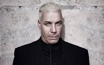 Силовики пришли в гостиницу, в которой остановился солист группы Rammstein Тилль Линдеманн - фото