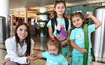 Оксана Самойлова показала, как готовит дочерей к школе и это совсем не про канцтовары - видео