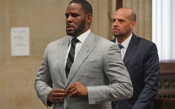 Исполнитель легендарного хита I believe I can fly R. Kelly признан виновным в изнасиловании и торговле людьми