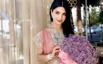 В очередной раз: одна из участниц ансамбля Паризоды упала во время выступления<br>