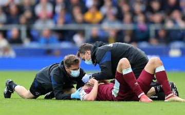 Футболист «Вест Хэма» после удара шипами в лицо получил глубокие рассечения 