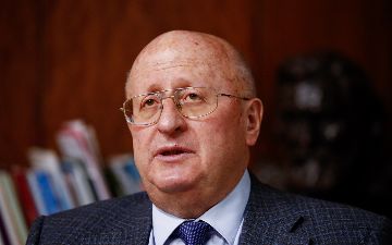 «Побочные эффекты вакцины против коронавируса для подростков незначительны», — микробиолог Гинцбург