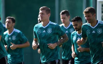 Германия подарит футболку каждому болельщику на матче с Лихтенштейном<br>