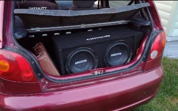 Подборка легендарных песен про автомобили, которые сделают атмосферу в машине максимально приятной