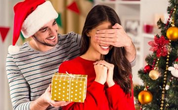 Что подарить девушке на Новый год 