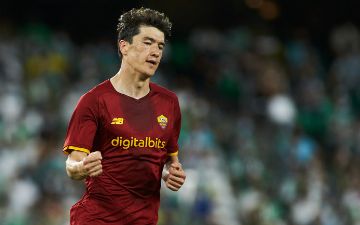 Эльдора Шомуродова признали лучшим футболистом Узбекистана в уходящем году