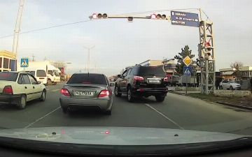 Водитель кашкадарьинского хокимията совершил тройное нарушение ПДД и поплатился