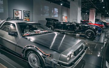 В США откроют выставку легендарных машин из кино — фото
